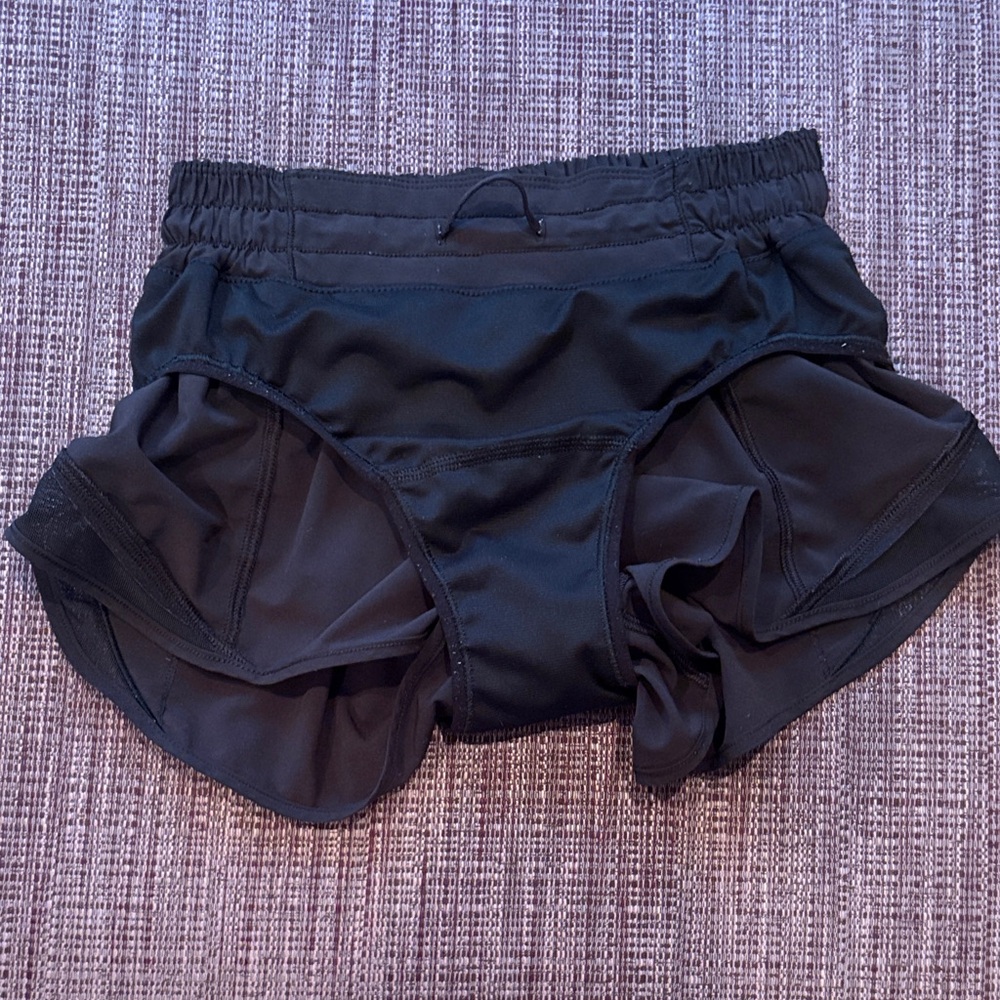 Black Lululemon Hotty Hot LR 2.5" Lined BLK Athletic Shorts - Size 2 - Picture 4 of 4